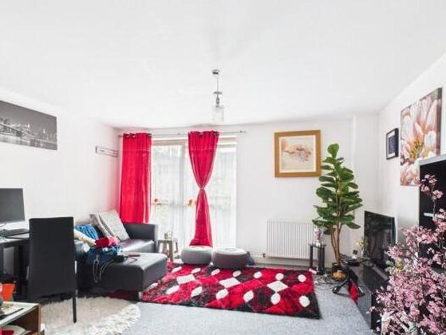 Commonwealth Drive, Crawley, 2 Bedroom Apartment