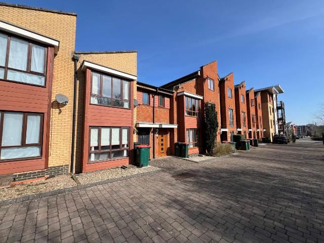 Commonwealth Drive, Crawley RH10, 3 bed property to rent, £2,150 pcm | PrimeLocation
