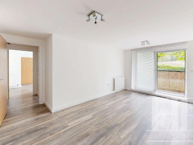 Commonwealth Drive, Howlands Court RH10, 2 bed flat to rent, £1,500 pcm | PrimeLocation