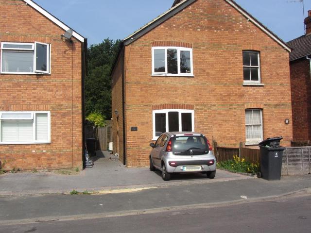 Common Lane, New Haw KT15 3 bed semi detached house to rent £2,000 pcm £462 pw