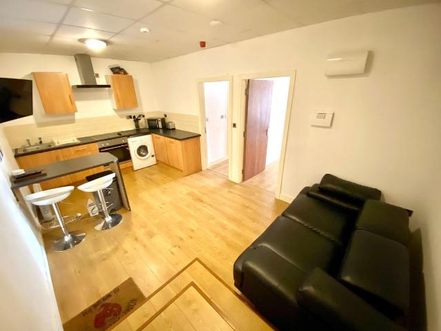 Common Road, Huddersfield HD1, 2 bed flat to rent, £950 pcm | PrimeLocation