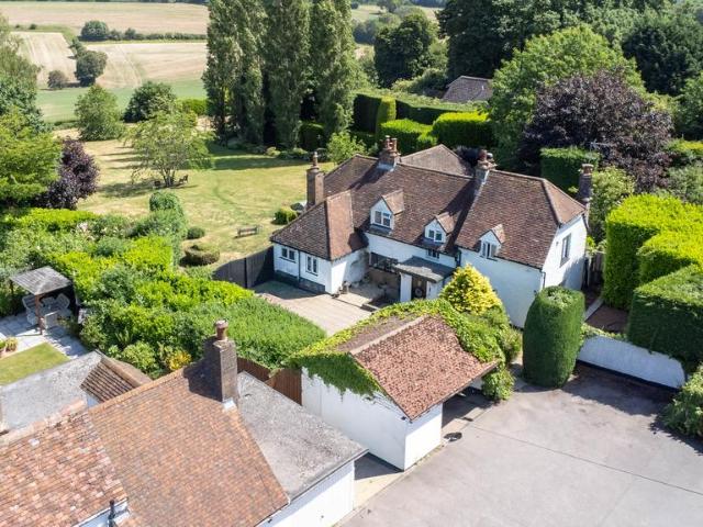 Common Road, Kensworth, Dunstable, LU6 4 bed detached house to rent £4,250 pcm £981 pw