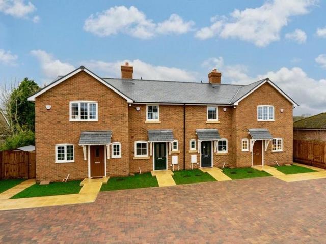 Common Road, Kensworth, LU6 2 bed terraced house to rent £1,500 pcm £346 pw