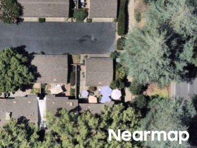 Commons Dr