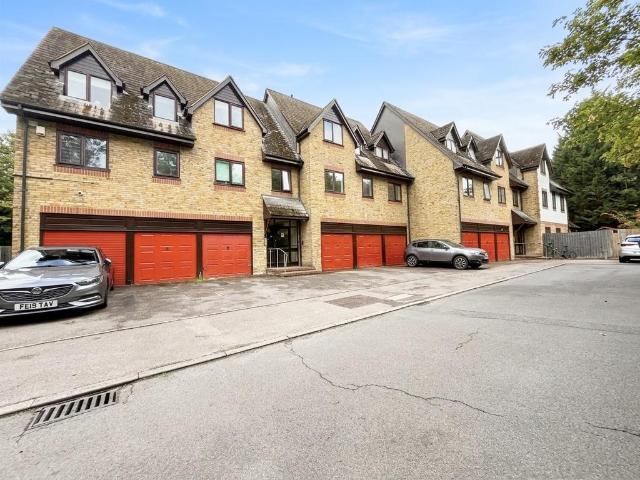Commonside Close, SUTTON 2 bed apartment to rent £1,750 pcm £404 pw