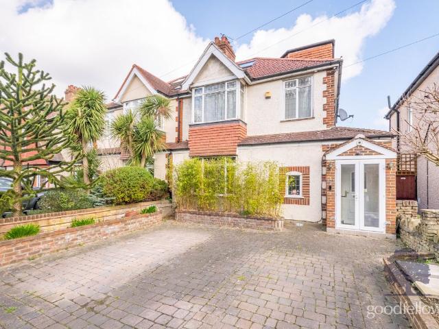 Commonside East, Mitcham CR4, 5 bed detached house to rent, £2,800 pcm | PrimeLocation