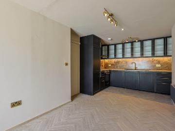 Commonside East, Mitcham, CR4 Flat