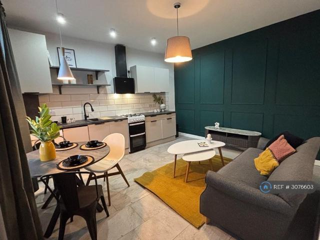 Commonside, Hanging Heaton, Batley, WF17 1 bed end of terrace house to rent £825 pcm £190 pw