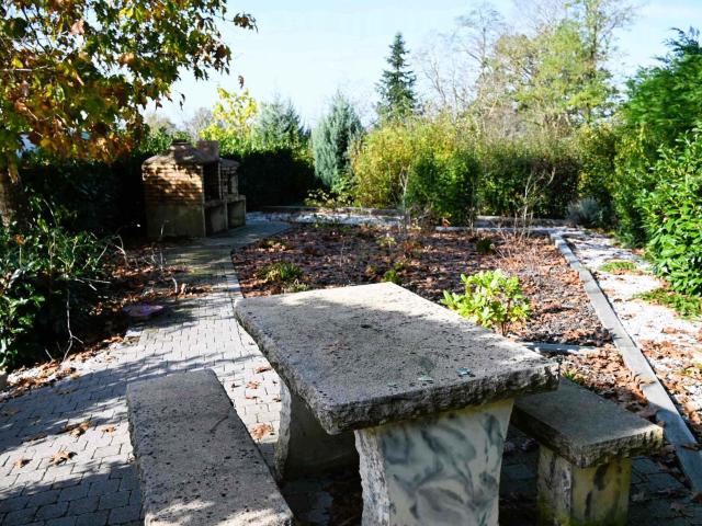 PRIX EN BAISSE ! Longère de plain pied et grand jardin au calme