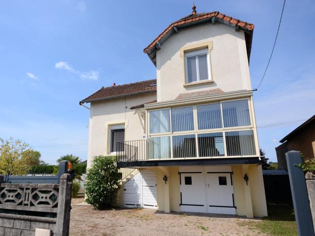 Maison de ville de caractère et terrain privatif de 586m2