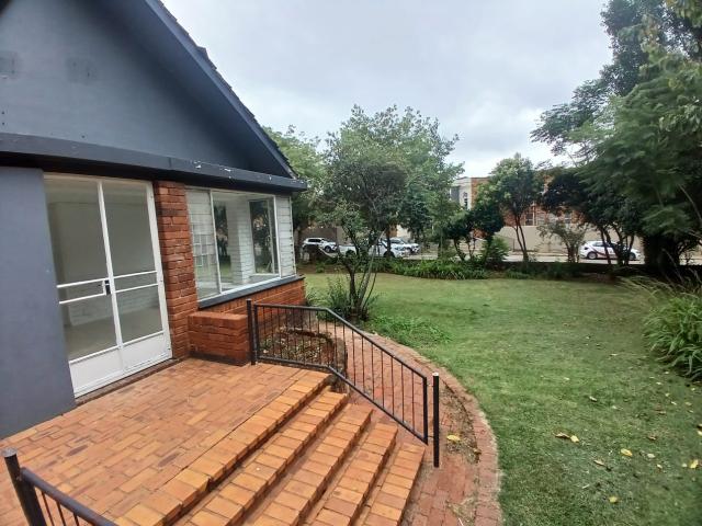 COMMUNE Room to rent