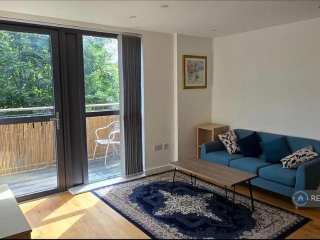Communication Row, Birmingham, B15 2 bed flat to rent £1,399 pcm £323 pw