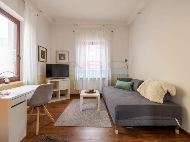 Commuter apartment! Bright 30 m², fully furnished, ready to move in only with a suitcase, best location Bonn Oberkassel