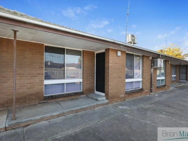 Commuter's Dream Werribee Train Station Right Across the Street
