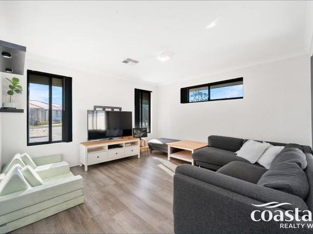 Commuters Haven in a Prime Lakelands Location!