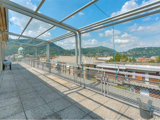 COMO CENTRO BELLISSIMO LOFT AL PIANO ATTICO CON TERRAZZO VISTA LAGO