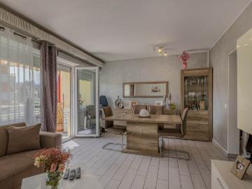 COMODO 3.5 LOCALI RINNOVATO A REDDITO CON BALCONE AD AGNO