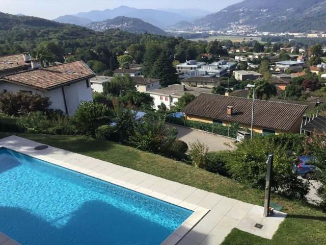 COMODO 2.5 CON TERRAZZA IN RESIDENZA CON PISCINA A COMANO