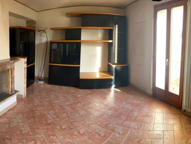 COMODO 2.5 LOCALI RISTRUTTURATO IN RUSTICO TOSCANO A STABIO
