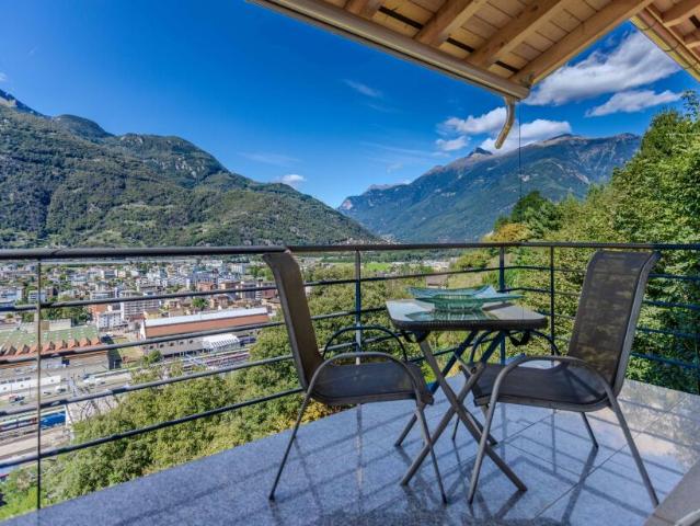 COMODA CASA 4.5 LOCALI NEL VERDE CON VISTA A BELLINZONA DARO