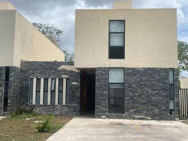 | Cómoda casa ubicada en privada Petra |