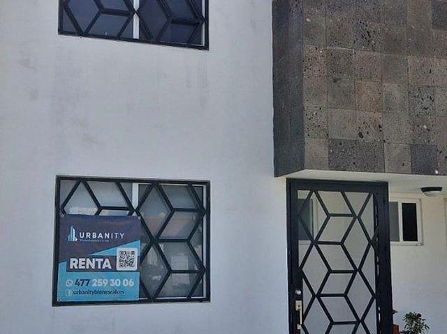 Cómoda casa en privada al este de la ciudad. Cercana a Puerto Interior