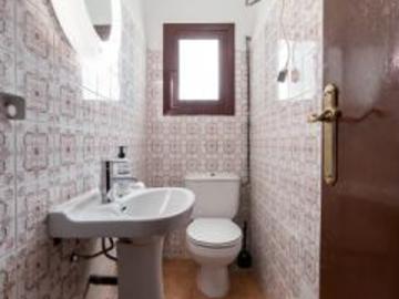 Cómoda habitación con escritorio en el apartamento de 5 dormitorios, Extramurs