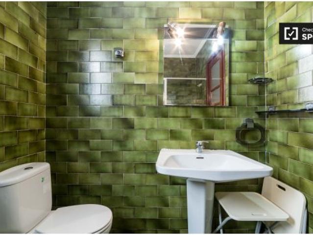 Cómoda habitación con escritorio en el apartamento de 5 dormitorios, Extramurs