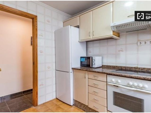 Cómoda habitación en alquiler en apartamento de 5 dormitorios, Rascanya