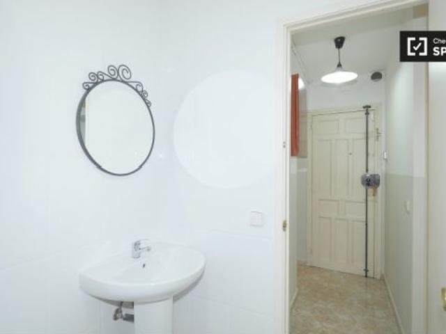 Cómoda habitación en alquiler en apartamento de 3 dormitorios en El Born