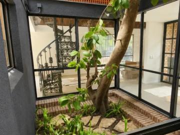 Cómoda, luminosa, remodelada con excelente conectividad