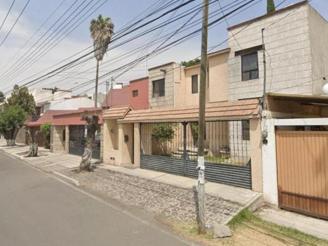 COMODA PROPIEDAD CON JARDIN Y EXCELENTE CONECTIVIDAD,LO MEJOR A UN SUPER COSTO