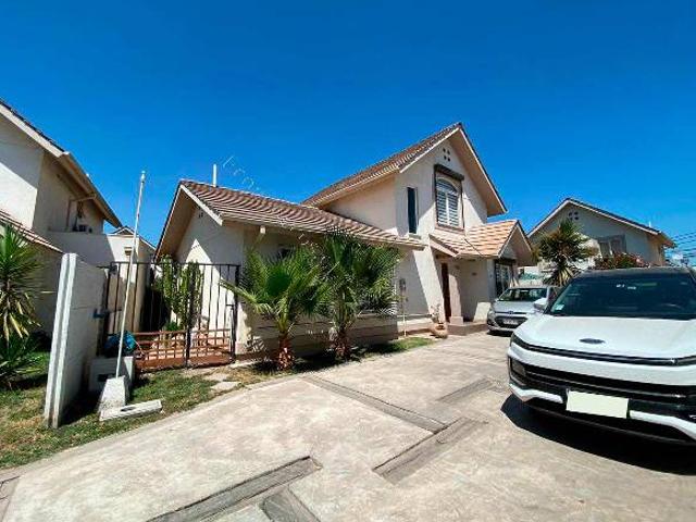 Cómoda propiedad emplazada en Barrio Privado en Linderos