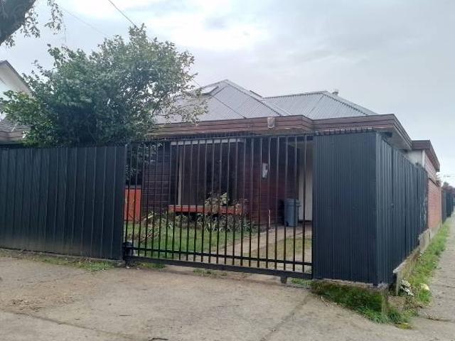 COMODA Y AMPLIA CASA EN PEDRO MONTT BARRIO RESIDENCIAL