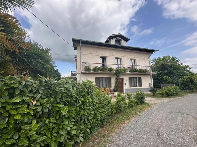 Comodissima alla città, casa semindipendente in ottime condi. 200m² Acqui Terme