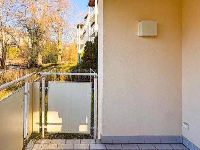Compact & Cozy: moderne Single Wohnung mit Einbauküche und Balkon in ruhiger Wohnanlage.