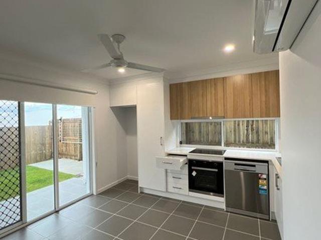 COMPACT DUPLEX, 2 AIR CONDS, GAS HOT WATER PLEASE READ BELOW GREAT LOCATION