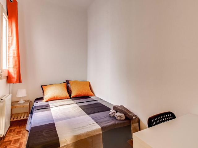 Compact double bedroom in hip Esquerra de l'Eixample