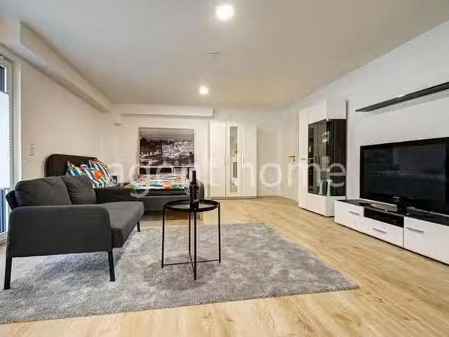 COMPACT LIVING