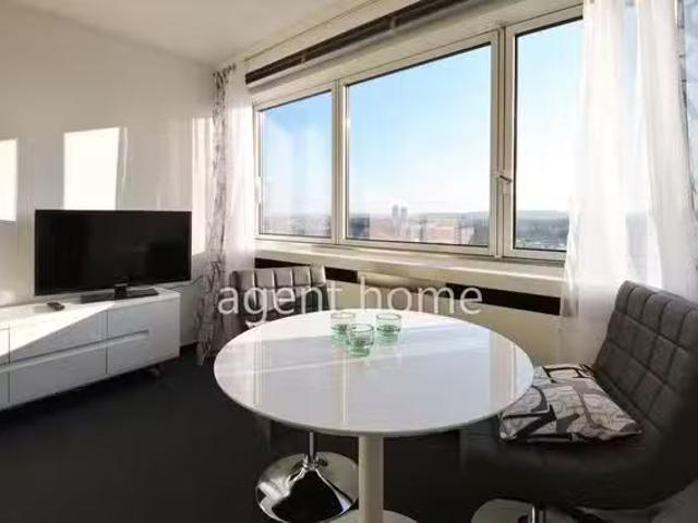 COMPACT LIVING