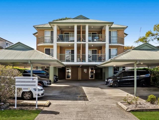 Compact Living, Quietly Positioned