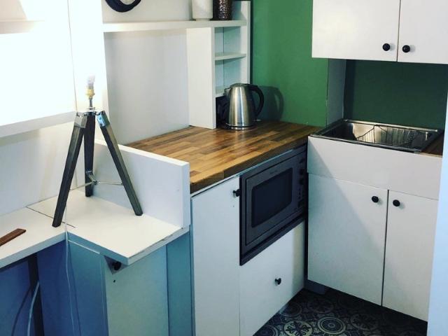 Compact single studio flat close to universities