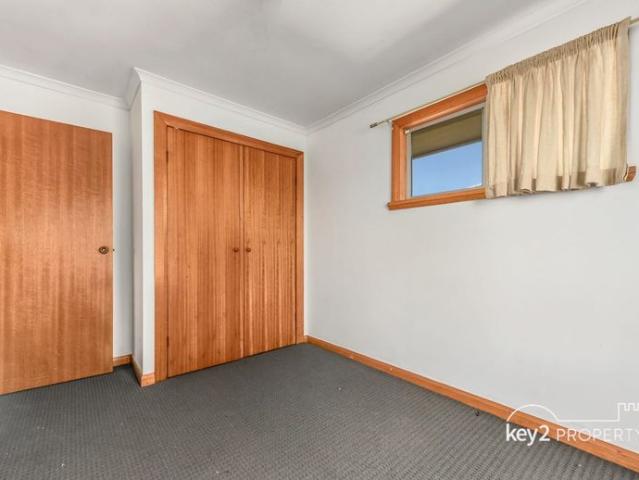COMPACT UNIT IN CONVENIENT LOCATION