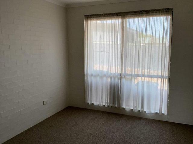 Compact 1 Bedroom Unit in a central location