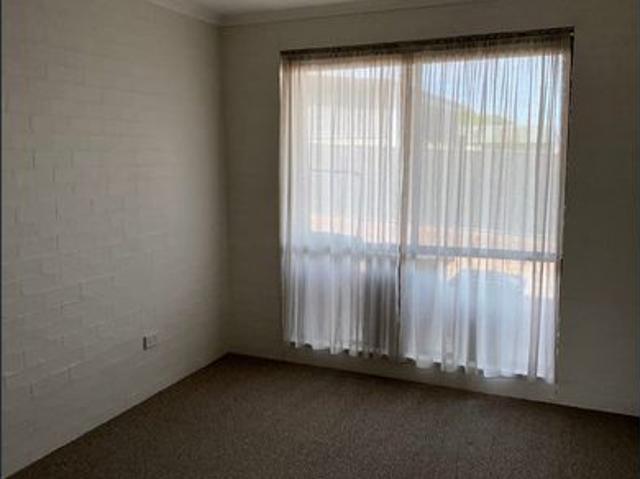 Compact 1 Bedroom Unit in a central location