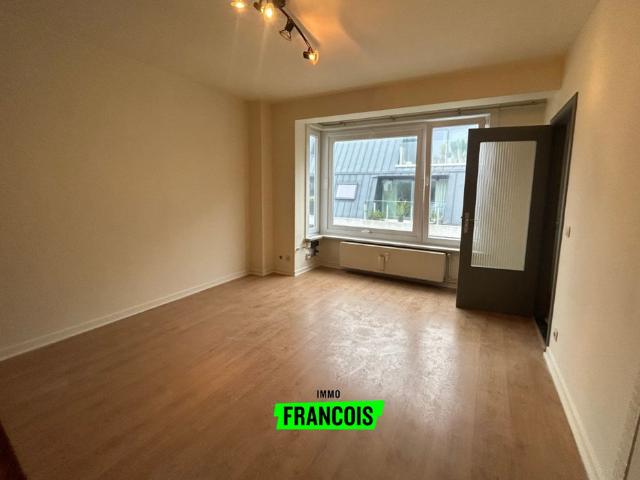 Compacte studio te huur in de Langestraat te Oostende!