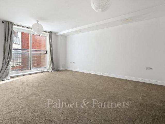 Compair Crescent, Ipswich, Suffolk, IP2 2 bed apartment to rent £1,000 pcm £231 pw