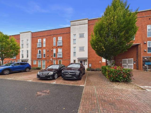 Compair Crescent, Ipswich, Suffolk IP2, 2 bed flat to rent, £850 pcm | PrimeLocation