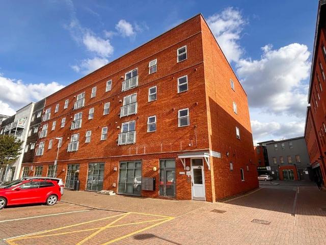 Compair Crescent, Suffolk IP2 2 bed flat to rent £1,040 pcm £240 pw