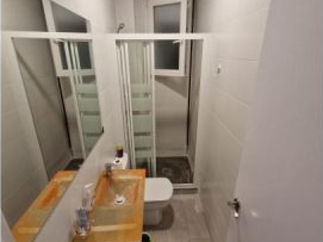 Compartir habitación en apartamento de 6 habitaciones cerca de Arguelles, Madrid